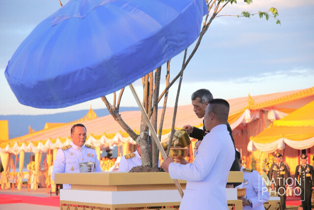 สมเด็จพระเจ้าอยู่หัวเสด็จฯทรงเปิดโครงการอ่างเก็บน้ำนฤบดินทรจินดา