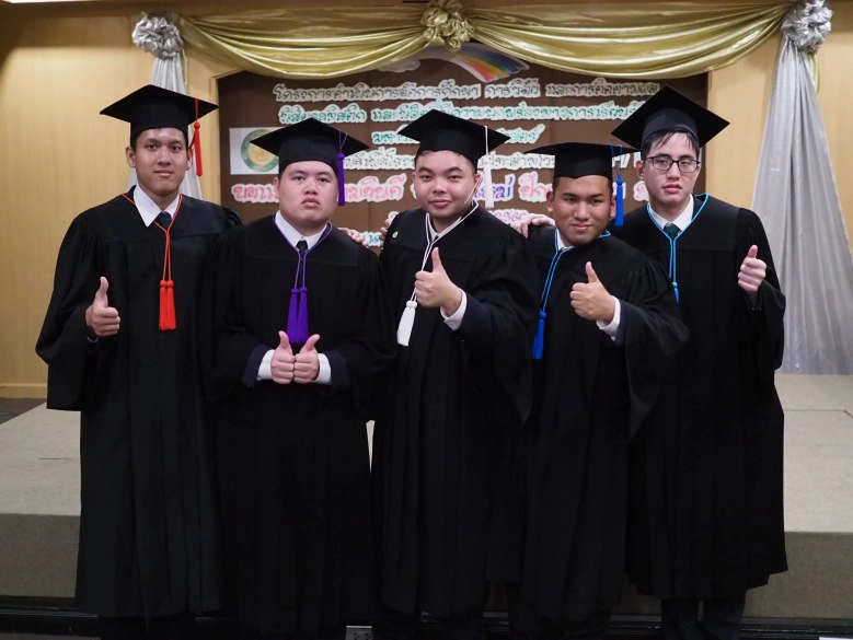 สำเร็จเพราะกำลังใจจากครอบครัว  เด็กพิเศษจบป.ตรีบริหารมก.