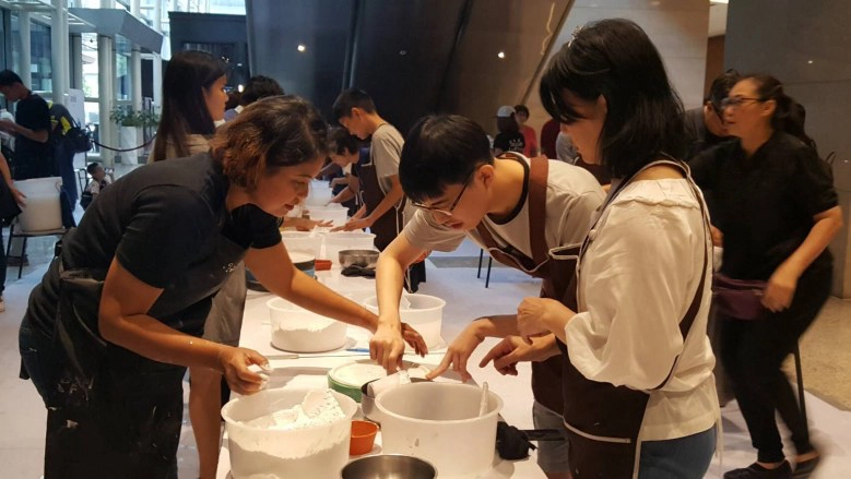 สำเร็จเพราะกำลังใจจากครอบครัว  เด็กพิเศษจบป.ตรีบริหารมก.