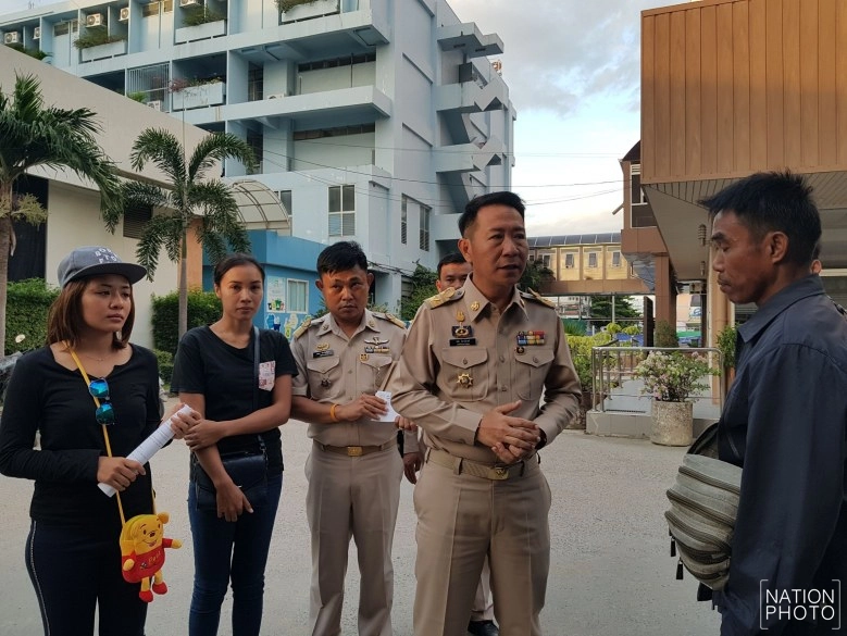 นายอำเภอบางละมุง มอบเงินช่วยเหลือเหยื่อชนดะ กลางเมืองพัทยา