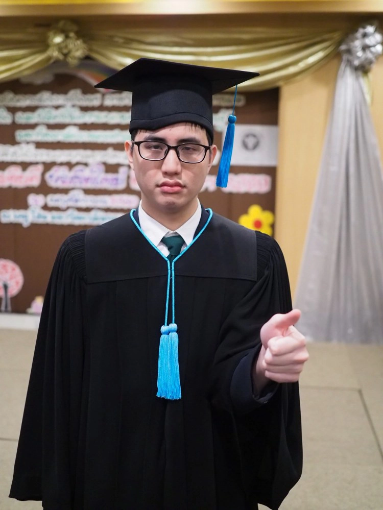 สำเร็จเพราะกำลังใจจากครอบครัว  เด็กพิเศษจบป.ตรีบริหารมก.