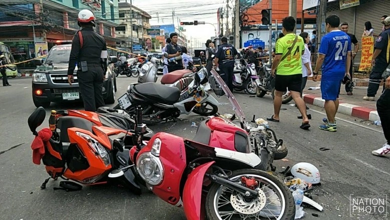 นายอำเภอบางละมุง มอบเงินช่วยเหลือเหยื่อชนดะ กลางเมืองพัทยา