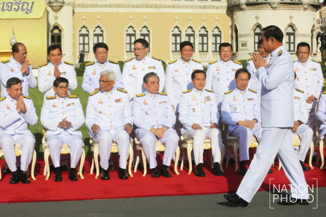 "บิ๊กตู่" ควง "ครม.ใหม่" ถ่ายภาพหมู่ ก่อนพบ "ป.ป.ช."