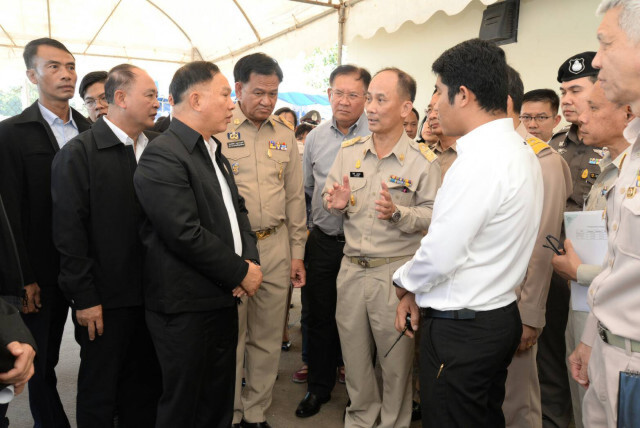 "บิ๊กอู๋" เดินสายเช็ตระบบคิวตรวจสัญชาติต่างด้าว เน้น ‘รวดเร็ว สะดวก เที่ยงตรง’