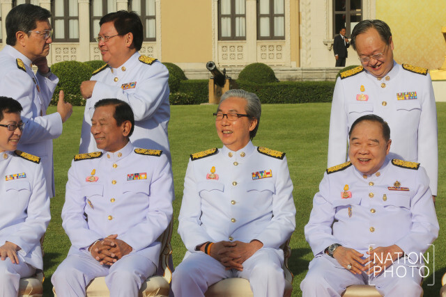 "บิ๊กตู่" ควง "ครม.ใหม่" ถ่ายภาพหมู่ ก่อนพบ "ป.ป.ช."