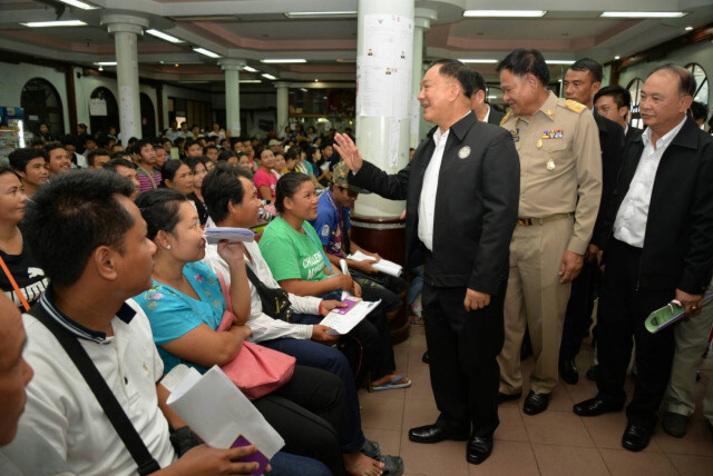 "บิ๊กอู๋" เดินสายเช็ตระบบคิวตรวจสัญชาติต่างด้าว เน้น ‘รวดเร็ว สะดวก เที่ยงตรง’