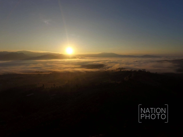 นทท.คึกคักที่ "จุดชมทะเลหมอกหยุนไหล"