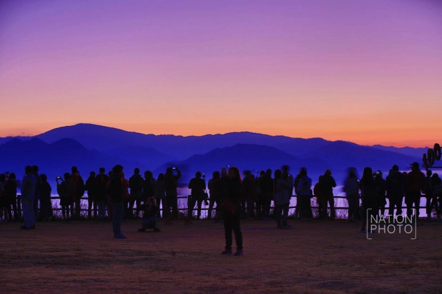 นทท.คึกคักที่ "จุดชมทะเลหมอกหยุนไหล"