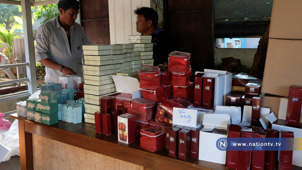 สืบนครบาลบุกจับ
ร้านขายน้ำหอมต่างประเทศปลอม
ย่านดอนเมือง