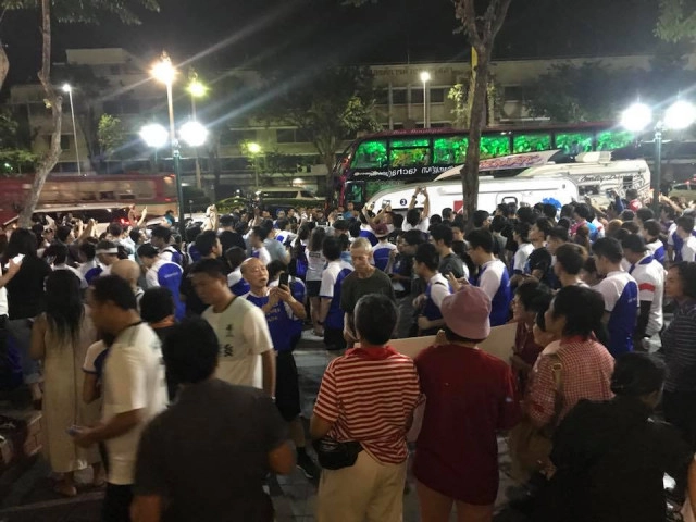 เศรษฐีใจดี
ครอบครัว "วิริยะพันธุ์"
บริจาค 5.5 ล้านบาท ให้ "ตูน"