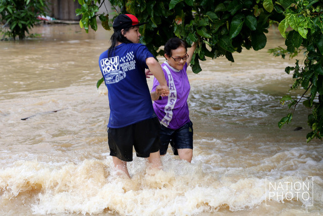 "น้ำป่าเขาหลวง" ทะลักท่าศาลา