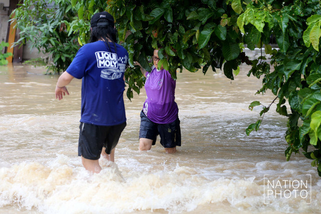"น้ำป่าเขาหลวง" ทะลักท่าศาลา