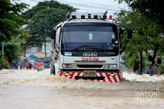 "น้ำป่าเขาหลวง" ทะลักท่าศาลา
