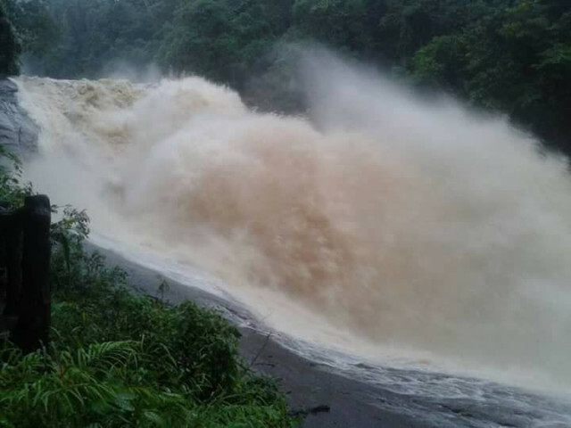 เมื่อ "นครศรีธรรมราช" 
ฝนถล่มหนักเป็นประวัติการณ์
568 มม.ในรอบ 24 ชม.