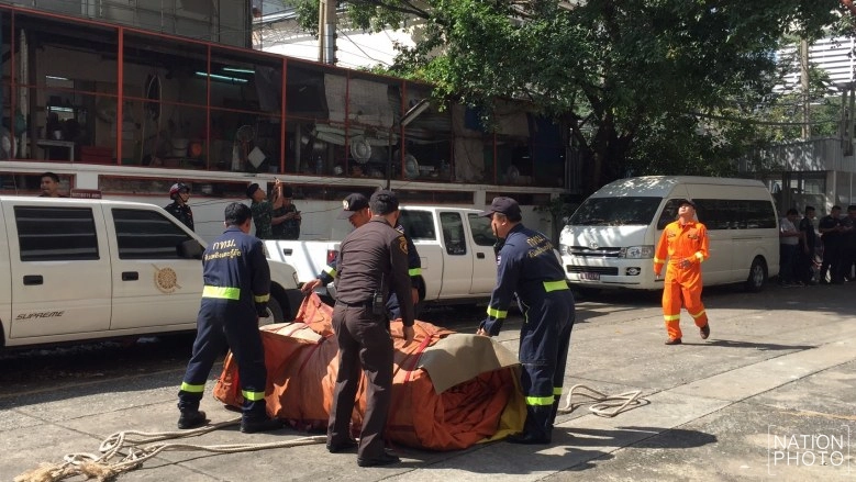 ระทึก !! ชายปีนเสาวิทยุสตช.