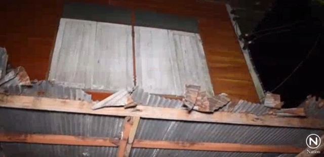 คนขับรถส่งของไม่รู้เส้นทาง ขับตามGPSเข้าซอยแคบ ชนระนาว บ้านเรือนเสียหาย