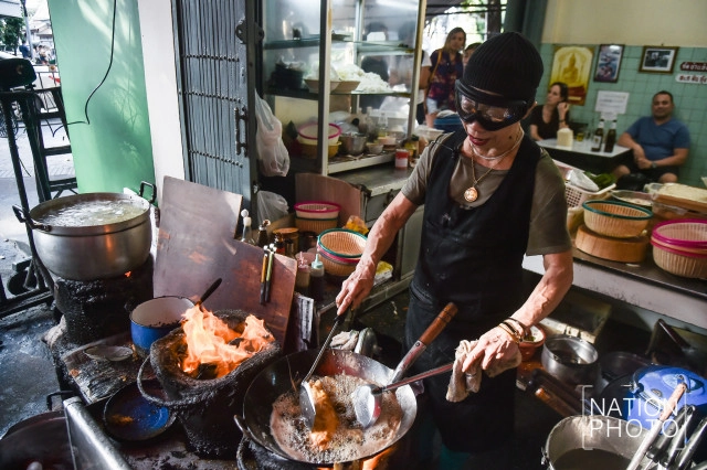 ไข่เจียวปู
"เจ๊ไฝ"ประตูผี
การันตี 1 ดาวมิชลิน
สตรีทฟู้ดเมืองไทย