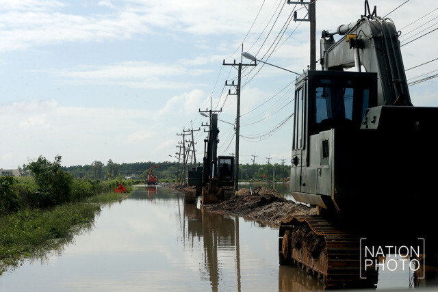 น้ำทะลักรันเวย์ ปิดสนามบินนครศรีฯ