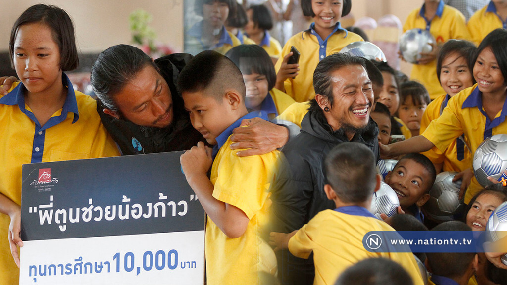(ภาพชุด) ตูน มอบทุนการศึกษา ร.ร.วัดบางขวาก จ.สุพรรณบุรี (ภาพชุด) ตูน มอบทุนการศึกษา ร.ร.วัดบางขวาก จ.สุพรรณบุรี