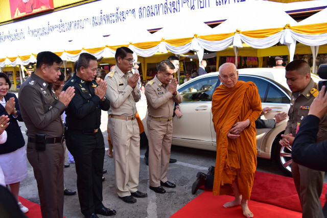สมเด็จพระสังฆราช เสด็จไปทรงเจิมแผ่นป้ายตลาดศาลายา