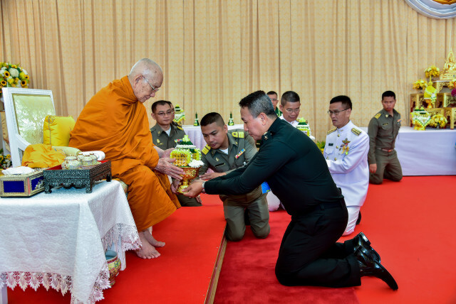 สมเด็จพระสังฆราช เสด็จไปทรงเจิมแผ่นป้ายตลาดศาลายา