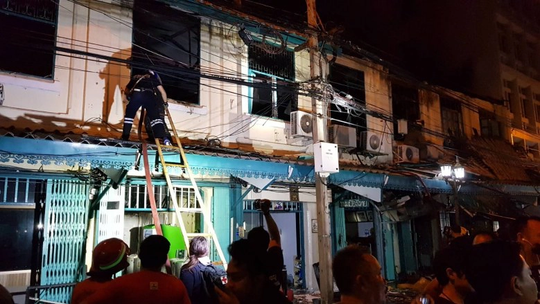 ไฟไหม้ห้องเเถวโบราณสมัยร.5 วอด! 13 หลัง