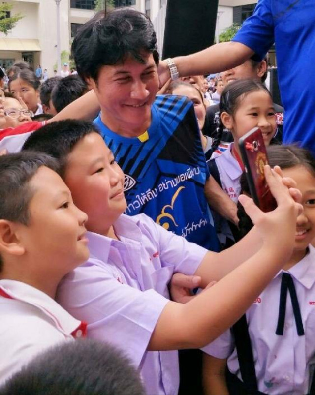 เข้าใกล้ 10 ล้านบาทแล้ว
"เชษฐ์ สไมล์บัฟฟาโล"
วิ่งช่วย "ตูน" ในภาคตะวันออก