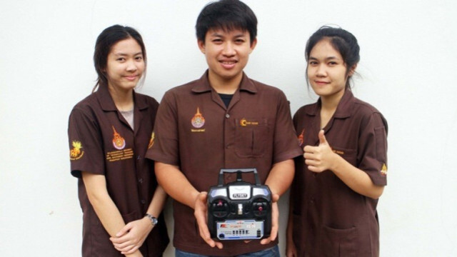 เด็ก มทร.ธัญบุรี เจ๋ง! ออกแบบรถตัดหญ้าพลังงานแสงอาทิตย์