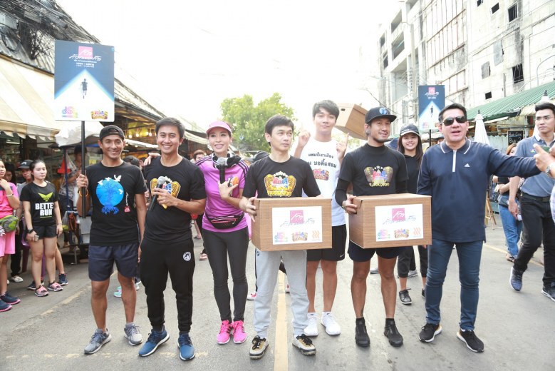 "ชมพู ฟรุ้ตตี้" นำทีมเงาเสียงตูน บอดี้สแลม ร่วมรับบริจาค