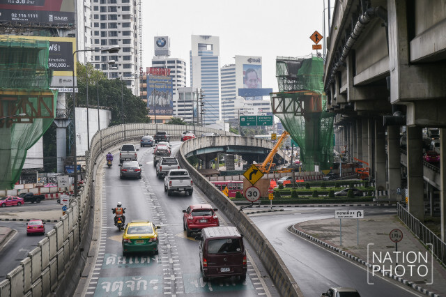 เร่งซ่อมสะพานข้ามแยกลาดพร้าวชำรุด คาด 3 วันเสร็จ