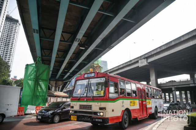 เร่งซ่อมสะพานข้ามแยกลาดพร้าวชำรุด คาด 3 วันเสร็จ