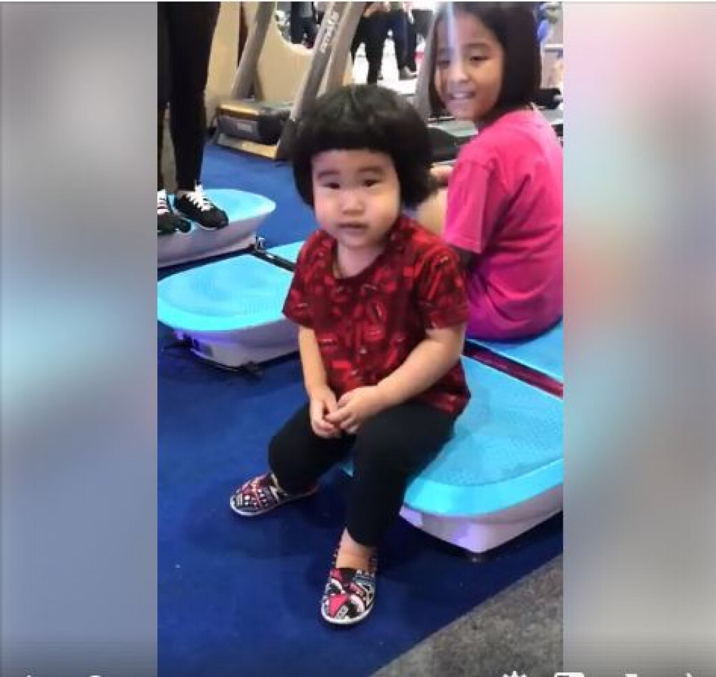 แม่สาวน้อยน่ารัก แก้มสั่นเลย!