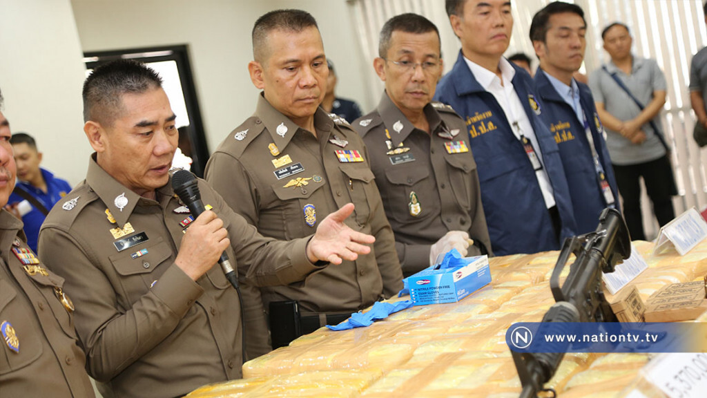 จักรทิพย์ นำแถลงจับ 2 ผู้ต้องหา ของกลางยาบ้ากว่า 5 ล้านเม็ด จักรทิพย์ นำแถลงจับ 2 ผู้ต้องหา ของกลางยาบ้ากว่า 5 ล้านเม็ด