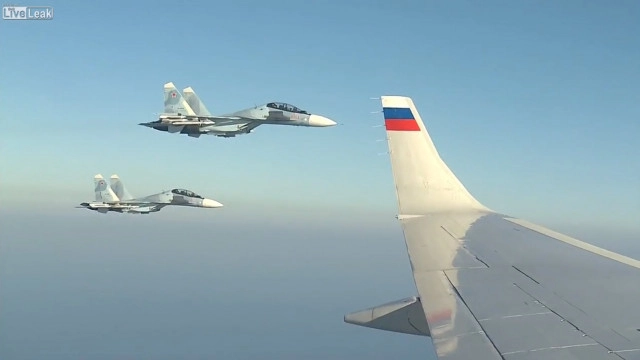 "ซู-30" ประกบข้าง อารักขา "ปูติน" เยือนฐานทัพในซีเรีย