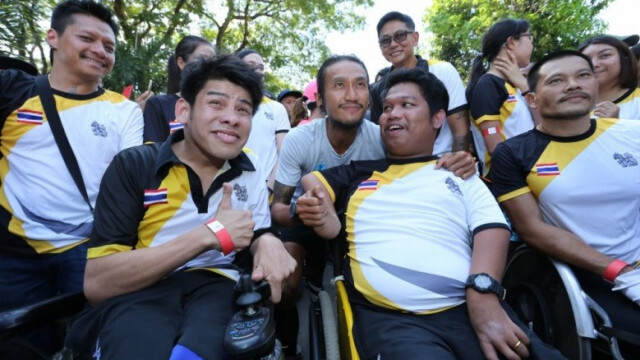 นักกีฬาคนพิการทีมชาติไทย ร่วมวิ่งกับ "พี่ตูน"