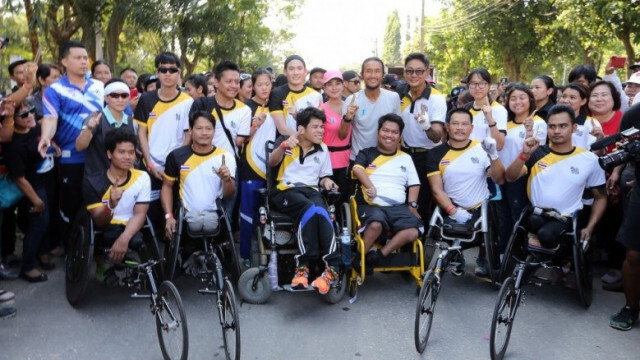 นักกีฬาคนพิการทีมชาติไทย ร่วมวิ่งกับ "พี่ตูน"