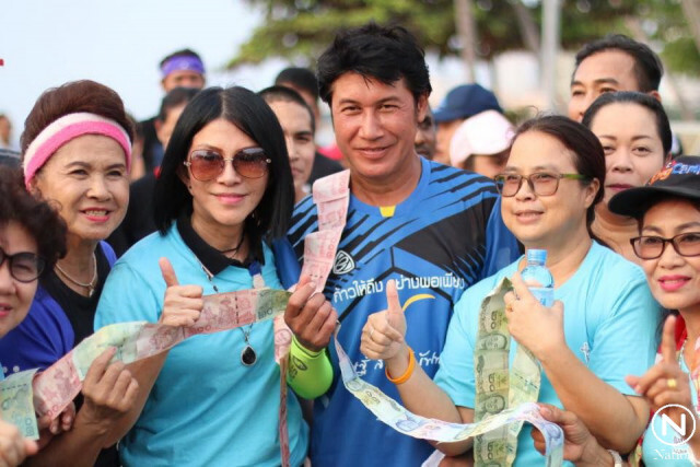 คนพัทยากระหึ่ม! ร่วม "เชษฐ์ สไมล์บัฟฯ" วิ่งรอบเมือง หารายได้สมทบ พี่ตูน