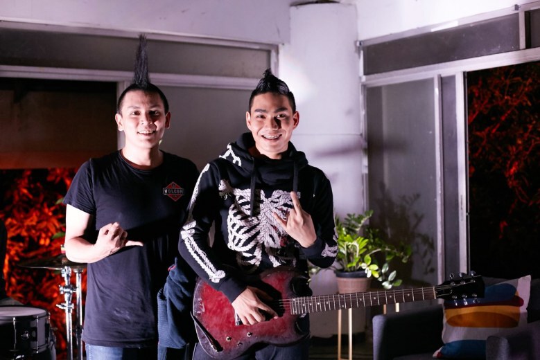 "โลโมโซนิค" ปลุกพลังผ่านเพลง "ส่งมือ"