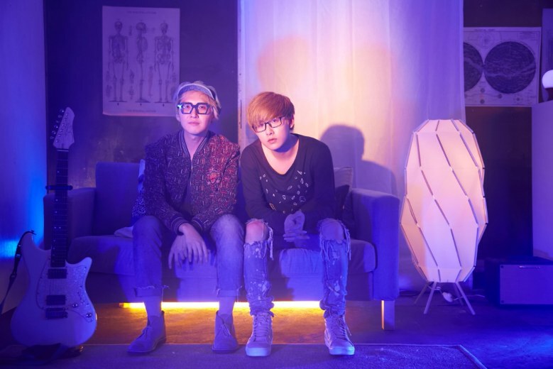 "โลโมโซนิค" ปลุกพลังผ่านเพลง "ส่งมือ"