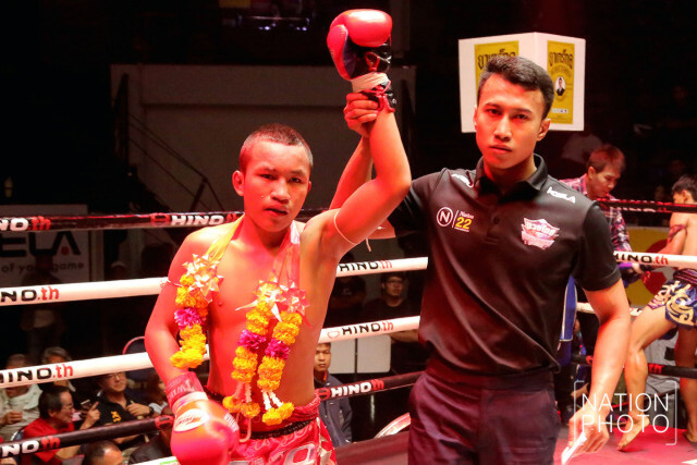 มวยไทยเกียรติเพชร หนุมาน ท๊อตมวยไทย ชนะคะแนน เพชรประดับ บุรีรัมย์มวยไทย