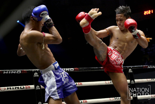 มวยไทยเกียรติเพชร คู่เอก ขาวสนิท ส.เดชะพันธ์ ชนะคะแนน แสงดาว เอราวัณ