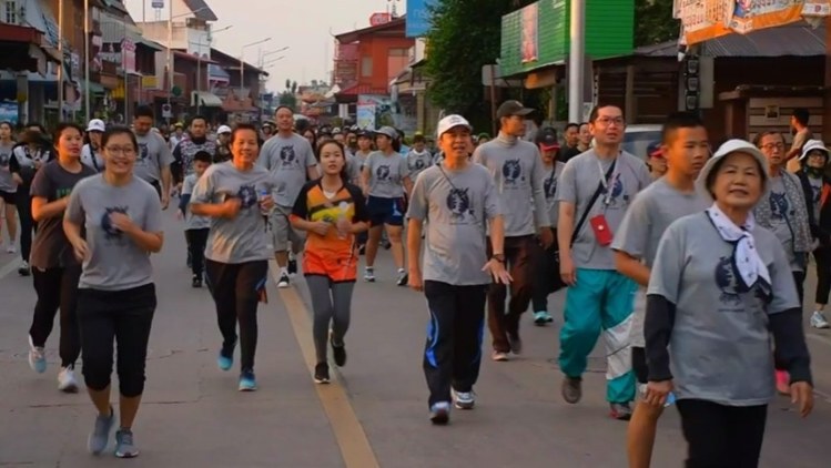 ชาวน่าน จัดวิ่ง-ขายเสื้อ ร่วมสมทบ "ก้าวคนละก้าว" ยอดพุ่ง4 ล้าน