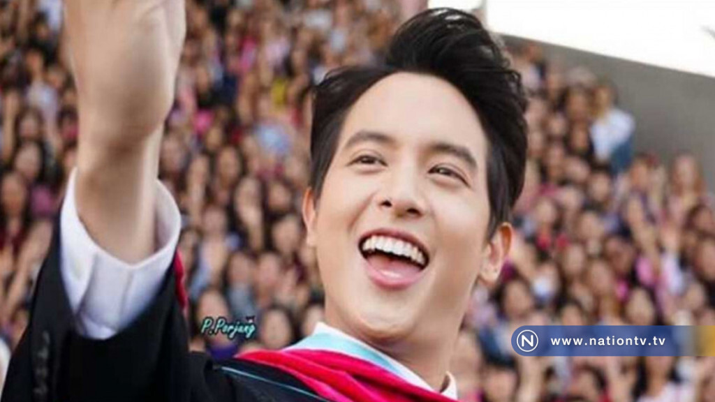 แฟนแห่ยินดีบัณฑิตใหม่ "เจมส์ จิ" แฟนแห่ยินดีบัณฑิตใหม่ "เจมส์ จิ"