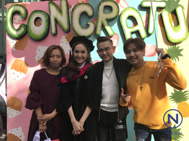 ครอบครัวมิตรชัย สุดปลื้ม! ร่วมยินดี "แป้ง" รับปริญญา