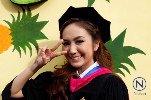 ครอบครัวมิตรชัย สุดปลื้ม! ร่วมยินดี "แป้ง" รับปริญญา