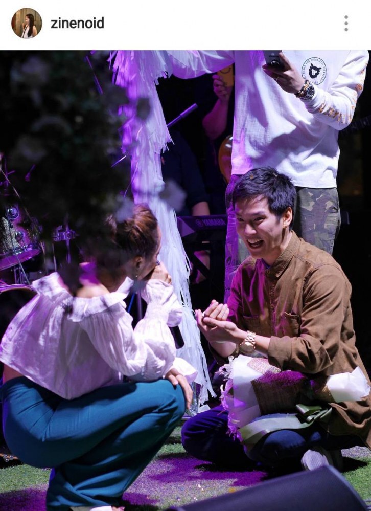 ลุ้นหนักมาก! "เต้ย" คุกเข่าขอ "ซาร่า" แต่งงาน แต่คุณแม่ตอบให้!