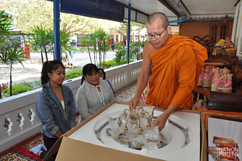 หลานสาวเสือมเหศวร ‘หม้ายพันล้าน’ ทำบุญบ้านเกิด