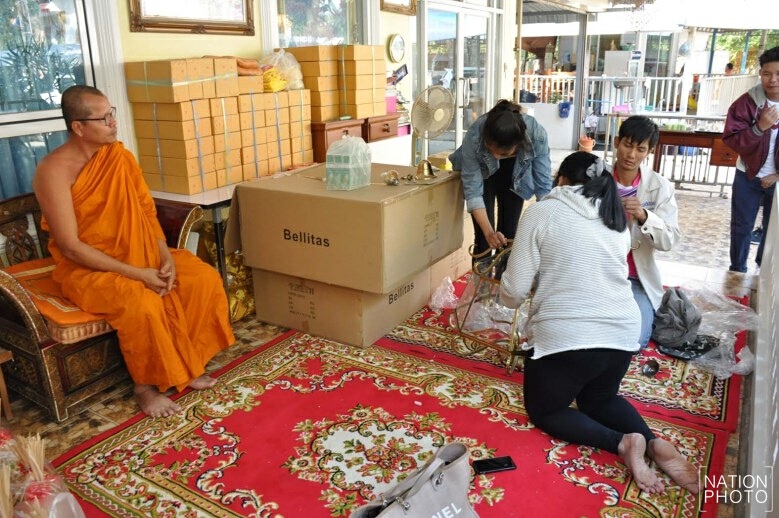 หลานสาวเสือมเหศวร ‘หม้ายพันล้าน’ ทำบุญบ้านเกิด