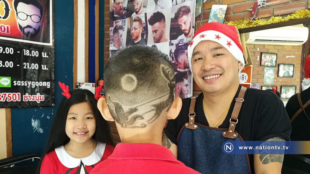 แห่ตัดทรงซานต้ารับวันคริสมาสต์ แห่ตัดทรงซานต้ารับวันคริสมาสต์