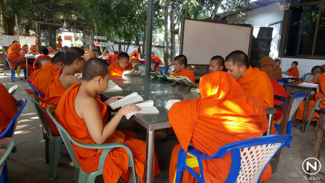 สามเณรลำปาง นั่งศึกษาธรรมท่ามกลางอากาศหนาว 10 องศา